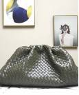 Сумка Bottega Veneta The Pouch Dark Green Clutch
